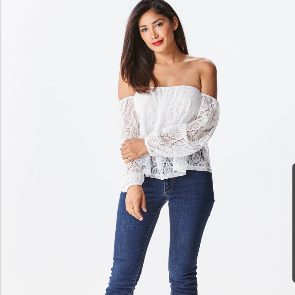 cold shoulder, lace ,lined highend Dept stor shirt